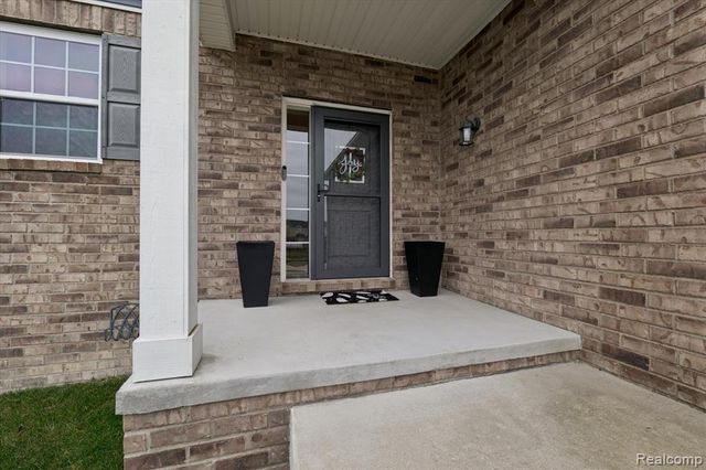 48138 Manhattan Drive, Macomb, MI 48042