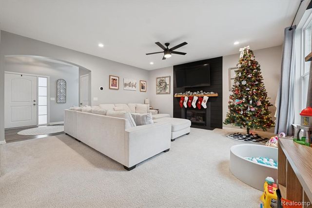 48138 Manhattan Drive, Macomb, MI 48042