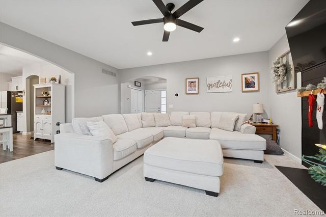 48138 Manhattan Drive, Macomb, MI 48042