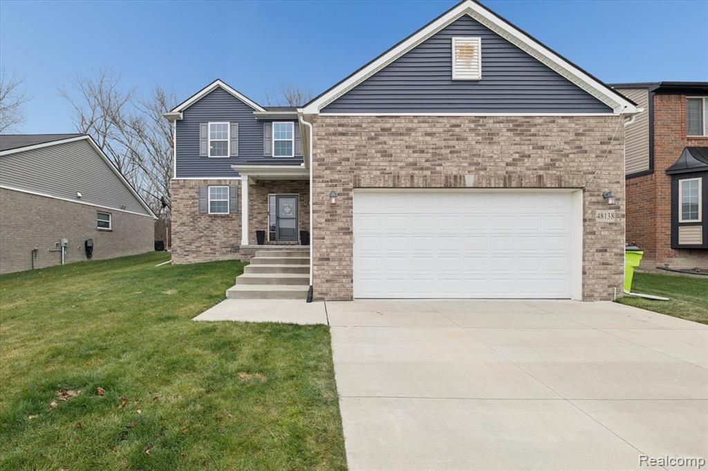 48138 Manhattan Drive, Macomb, MI 48042