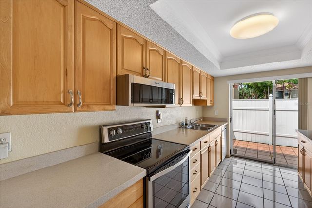 3501 N VILLAGE COURT 220, Sarasota, FL 34231