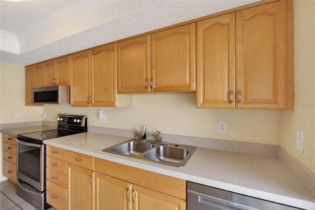 3501 N VILLAGE COURT 220, Sarasota, FL 34231