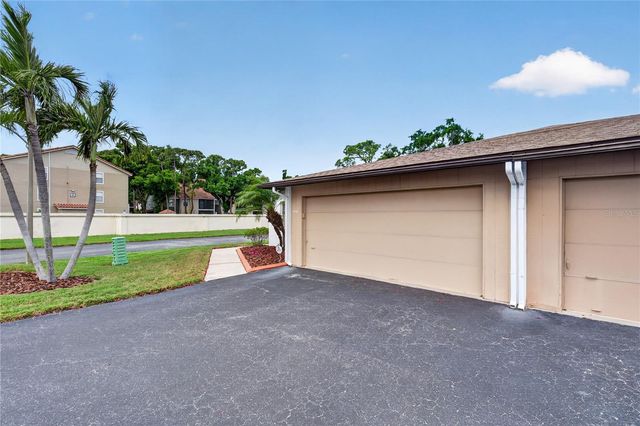 3501 N VILLAGE COURT 220, Sarasota, FL 34231