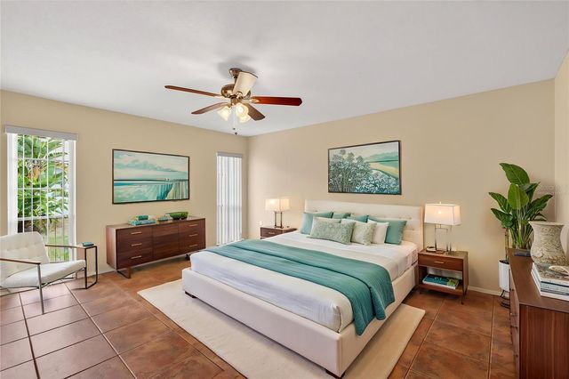 3501 N VILLAGE COURT 220, Sarasota, FL 34231