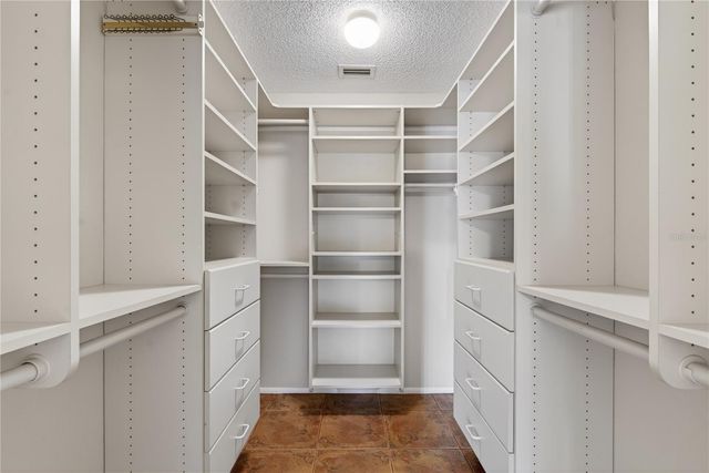 3501 N VILLAGE COURT 220, Sarasota, FL 34231