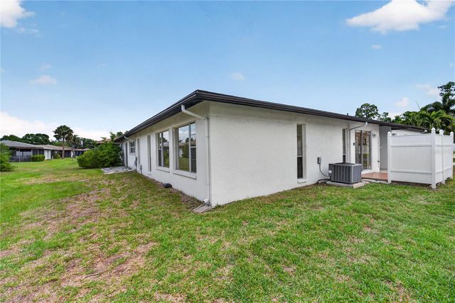 3501 N VILLAGE COURT 220, Sarasota, FL 34231