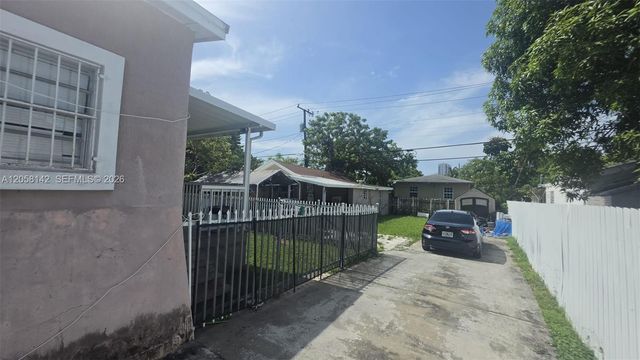 1888 NW 18th St, Miami, FL 33125