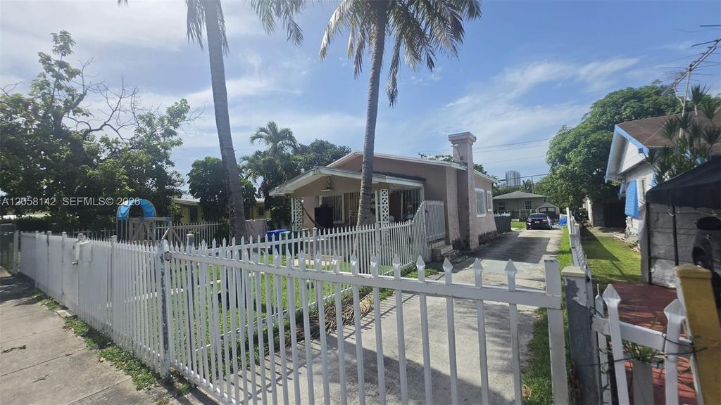 1888 NW 18th St, Miami, FL 33125