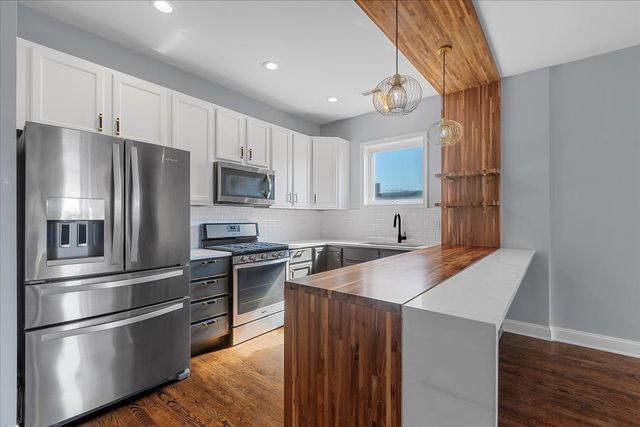 1610 W Grand Avenue 2C, Chicago, IL 60622