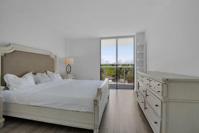 3701 N Country Club Drive 404, Aventura, FL 33180