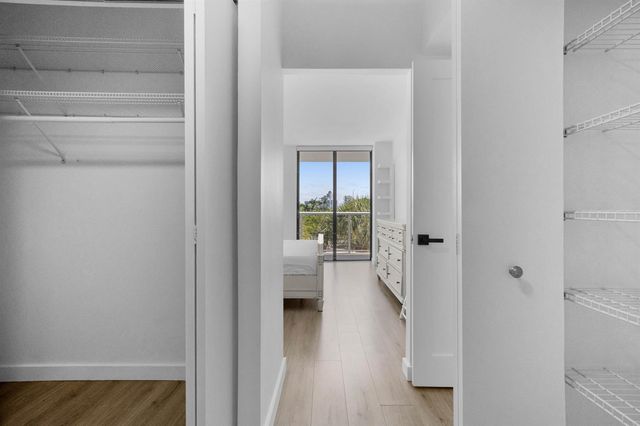 3701 N Country Club Drive 404, Aventura, FL 33180