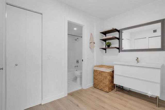 3701 N Country Club Drive 404, Aventura, FL 33180