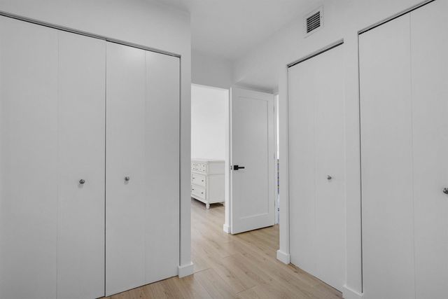 3701 N Country Club Drive 404, Aventura, FL 33180