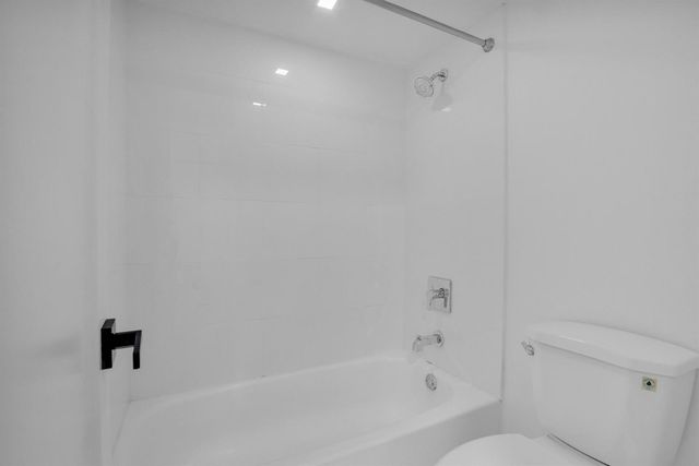 3701 N Country Club Drive 404, Aventura, FL 33180