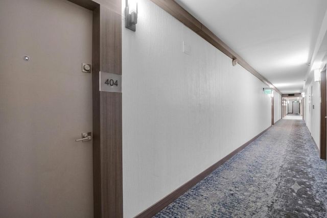 3701 N Country Club Drive 404, Aventura, FL 33180