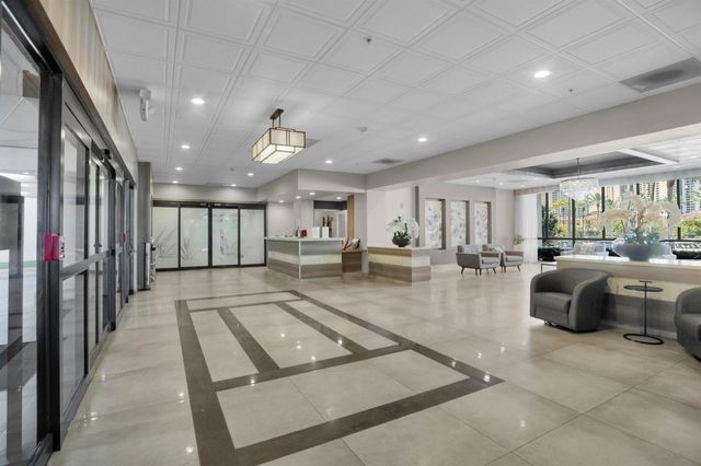 3701 N Country Club Drive 404, Aventura, FL 33180