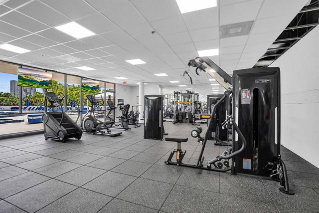 3701 N Country Club Drive 404, Aventura, FL 33180