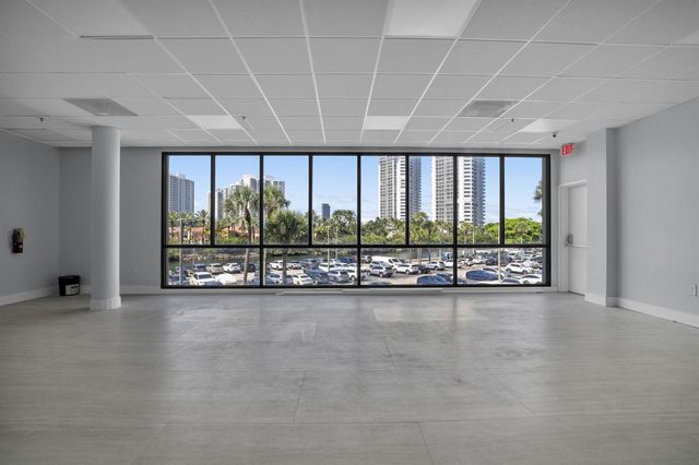 3701 N Country Club Drive 404, Aventura, FL 33180