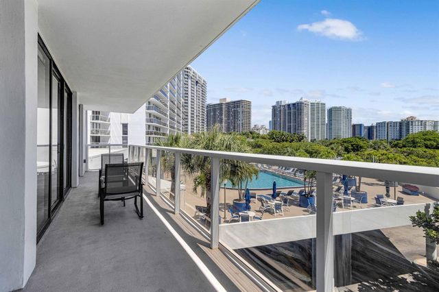 3701 N Country Club Drive 404, Aventura, FL 33180