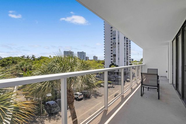 3701 N Country Club Drive 404, Aventura, FL 33180
