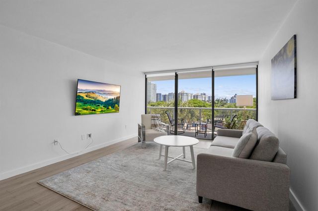 3701 N Country Club Drive 404, Aventura, FL 33180