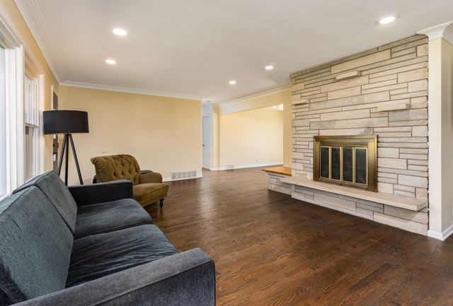 411 E Main Street, Cary, IL 60013