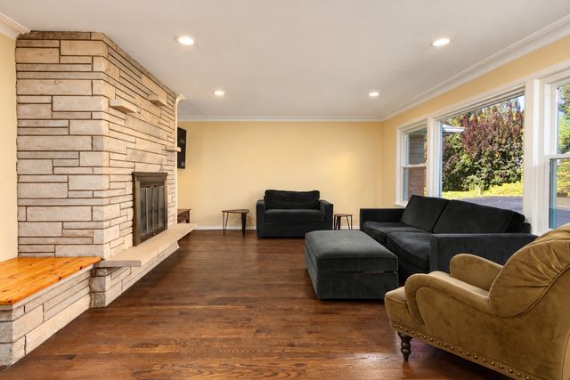 411 E Main Street, Cary, IL 60013