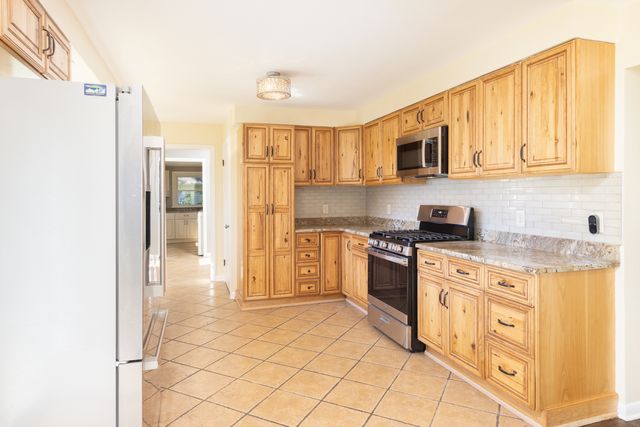 411 E Main Street, Cary, IL 60013