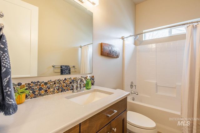 3866 W Daphne St, Meridian, ID 83646