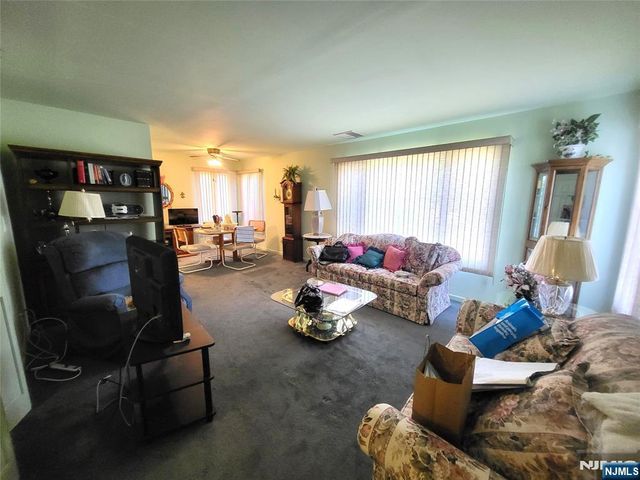 2 Grand Avenue 4, Hawthorne, NJ 07506