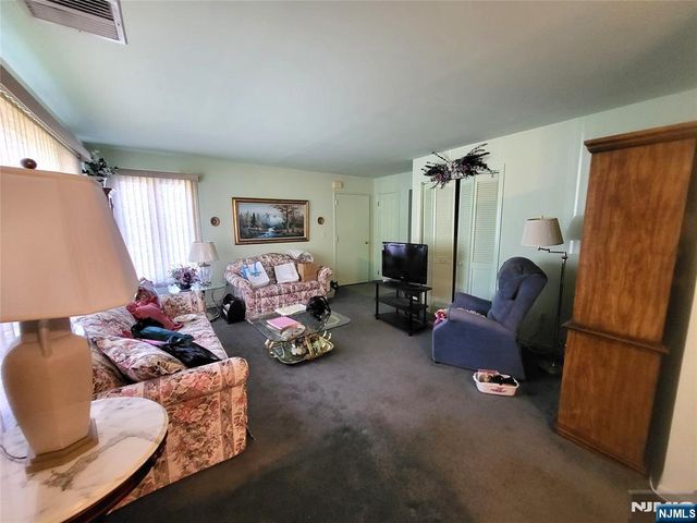 2 Grand Avenue 4, Hawthorne, NJ 07506