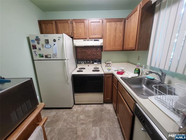 2 Grand Avenue 4, Hawthorne, NJ 07506