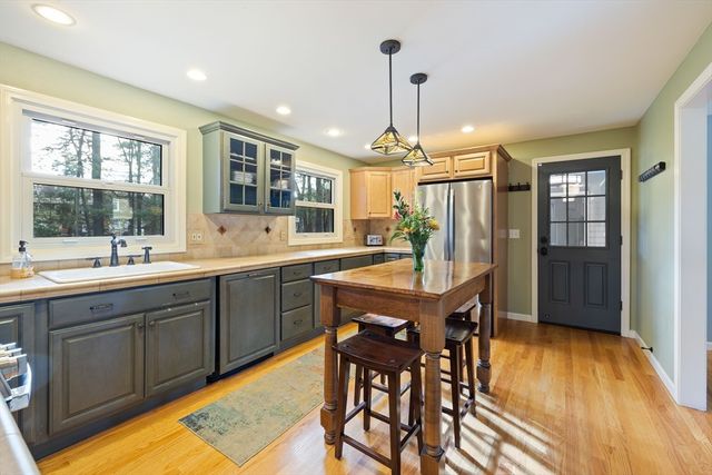 59 Campbell Dr, Easthampton, MA 01027