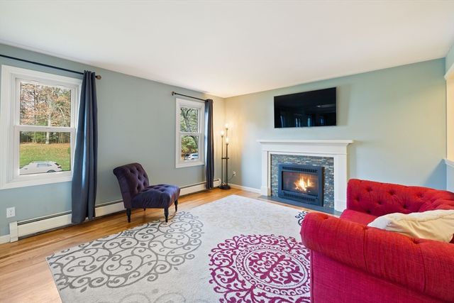 59 Campbell Dr, Easthampton, MA 01027