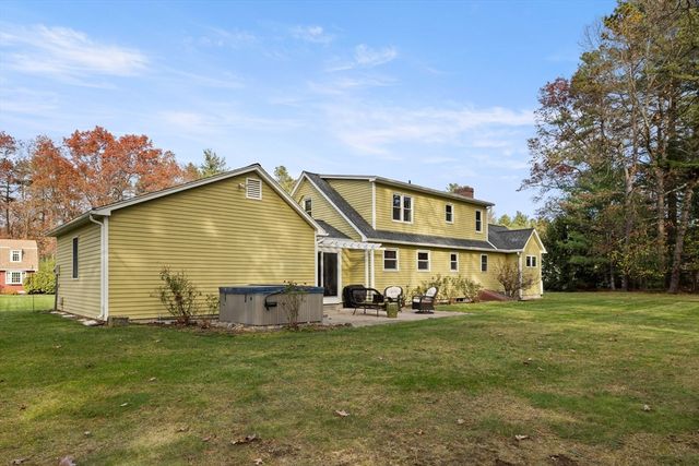 59 Campbell Dr, Easthampton, MA 01027