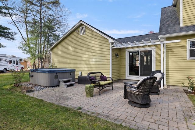 59 Campbell Dr, Easthampton, MA 01027
