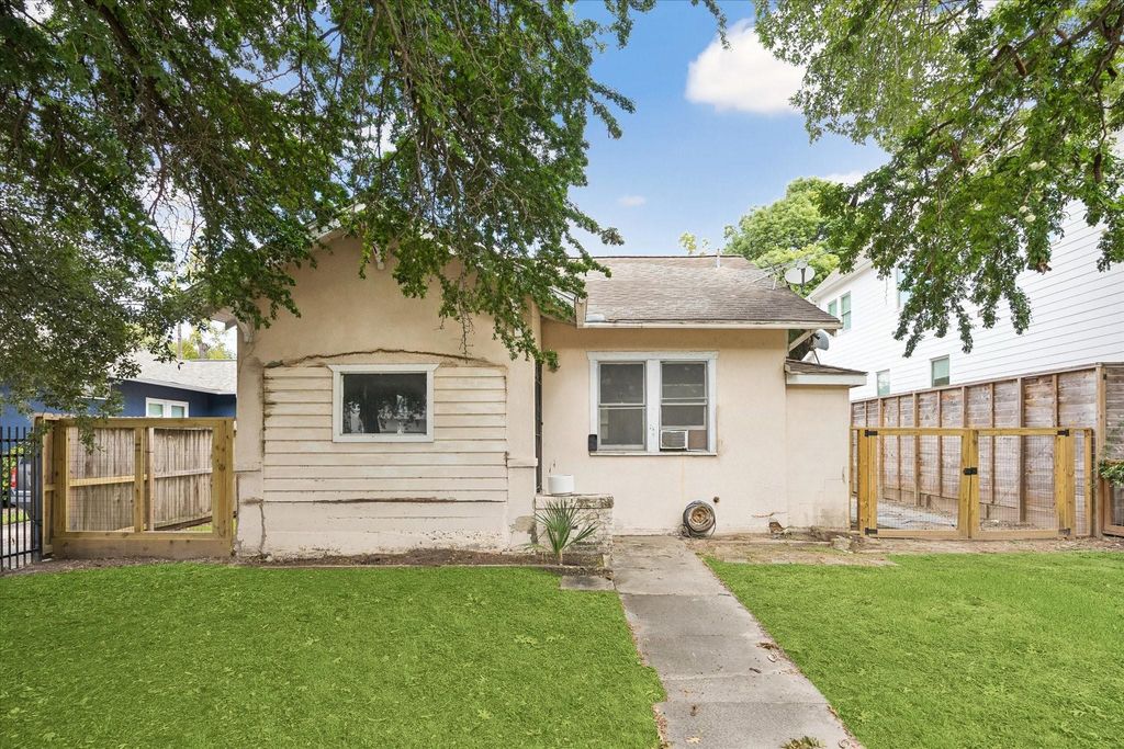 705 Ridge Street, Houston, TX 77009