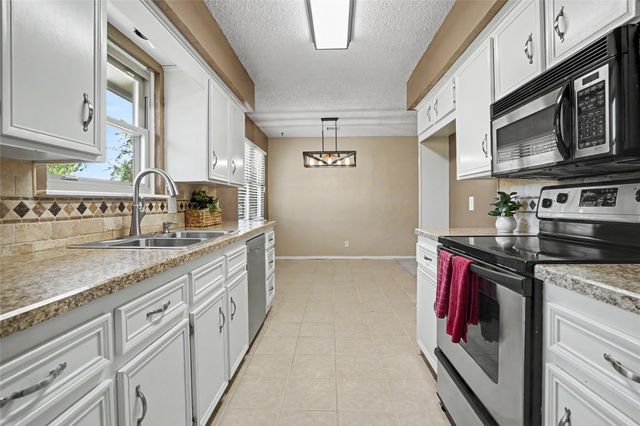 2911 S Ash Place, Broken Arrow, OK 74012