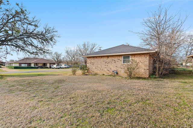 403 Magnolia Avenue, Pottsboro, TX 75076