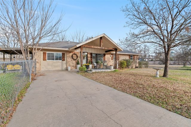 403 Magnolia Avenue, Pottsboro, TX 75076