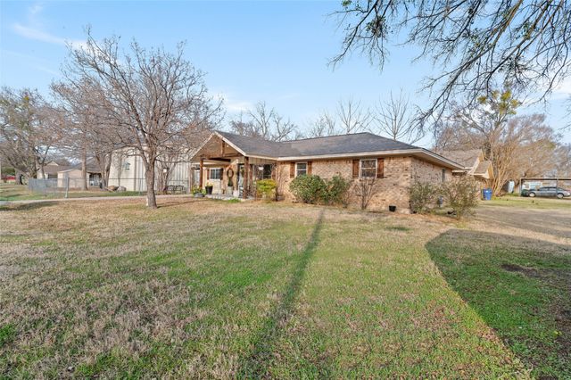 403 Magnolia Avenue, Pottsboro, TX 75076