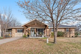 403 Magnolia Avenue, Pottsboro, TX 75076