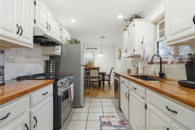 4008 S 94th East Avenue, Tulsa, OK 74145