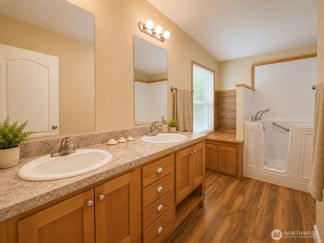 1611 E North Bay Road, Allyn, WA 98524