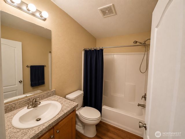 1611 E North Bay Road, Allyn, WA 98524