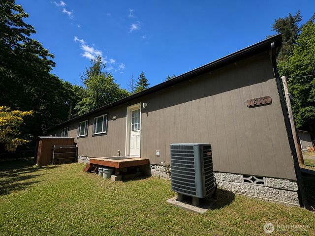 1611 E North Bay Road, Allyn, WA 98524