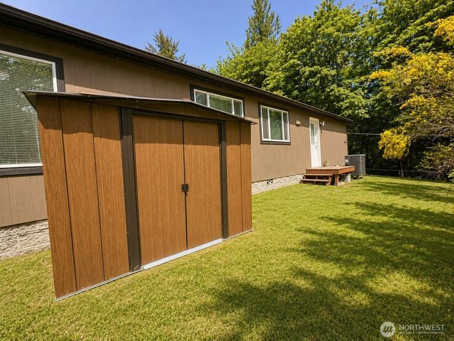 1611 E North Bay Road, Allyn, WA 98524