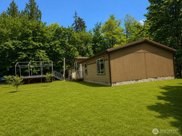 1611 E North Bay Road, Allyn, WA 98524