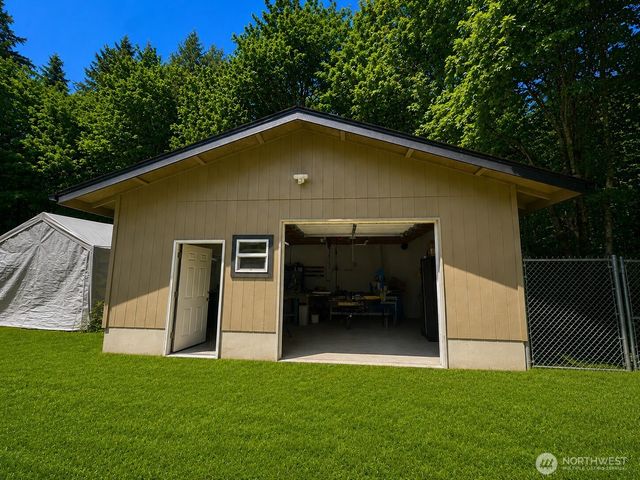 1611 E North Bay Road, Allyn, WA 98524