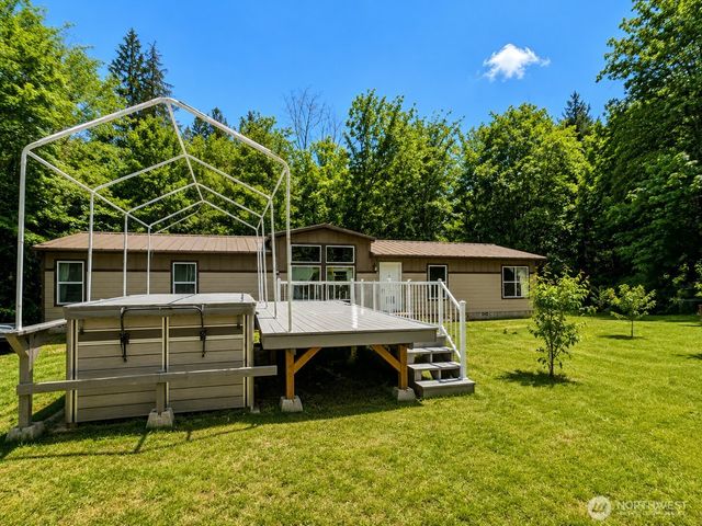 1611 E North Bay Road, Allyn, WA 98524